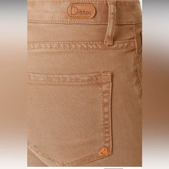 Dittos Light Brown Jeans
Dittos Jessica Mid-Rise Nutmeg Brown Jeggings
Size 26 - Picture 3 of 13